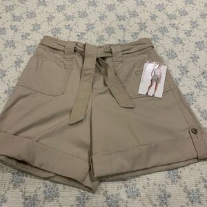 White Stag Convertible Shorts NEW Sz 6 Women’s Khaki Mid thigh or Bermuda style